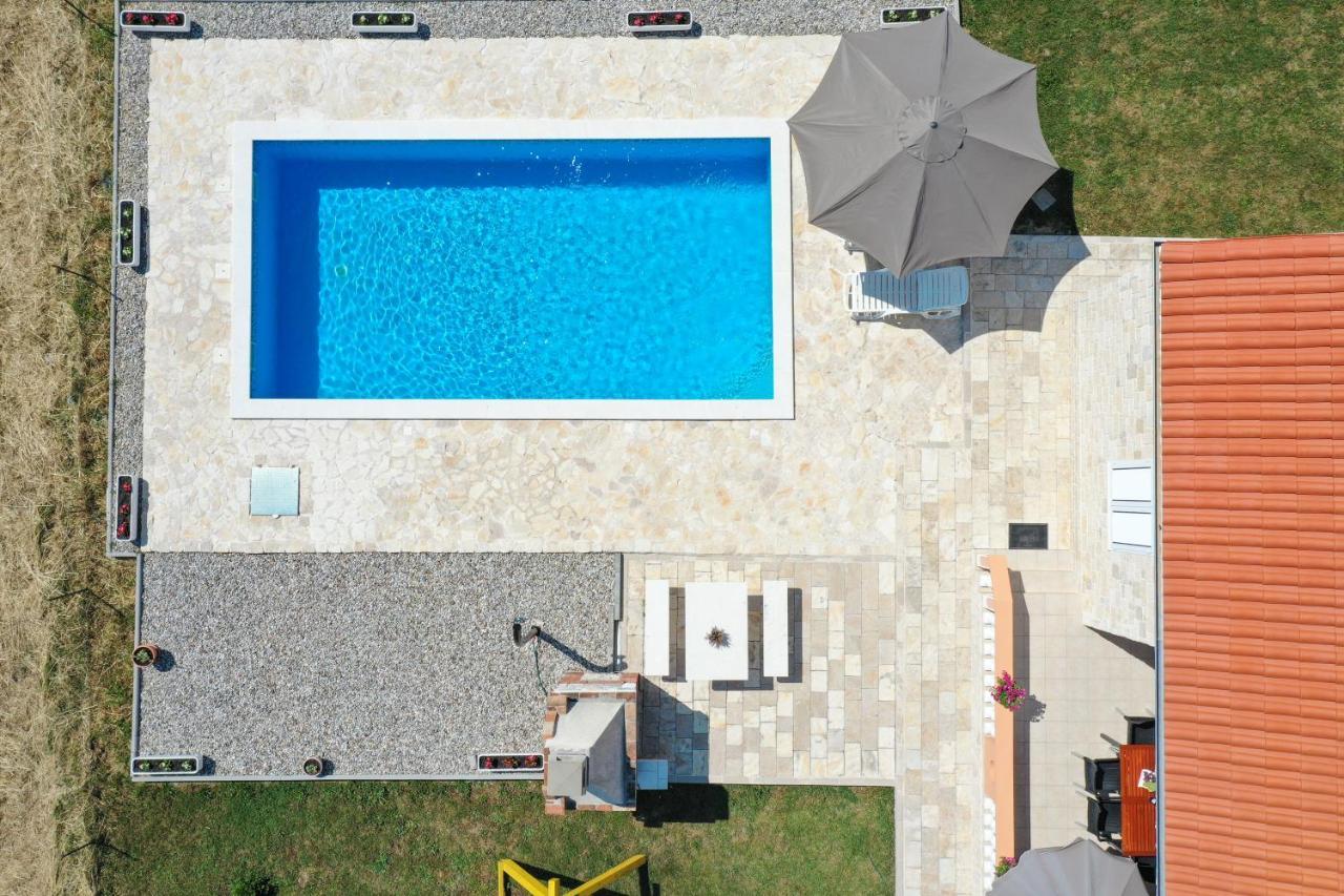 Villa Stone House With Pool Nin Exterior foto